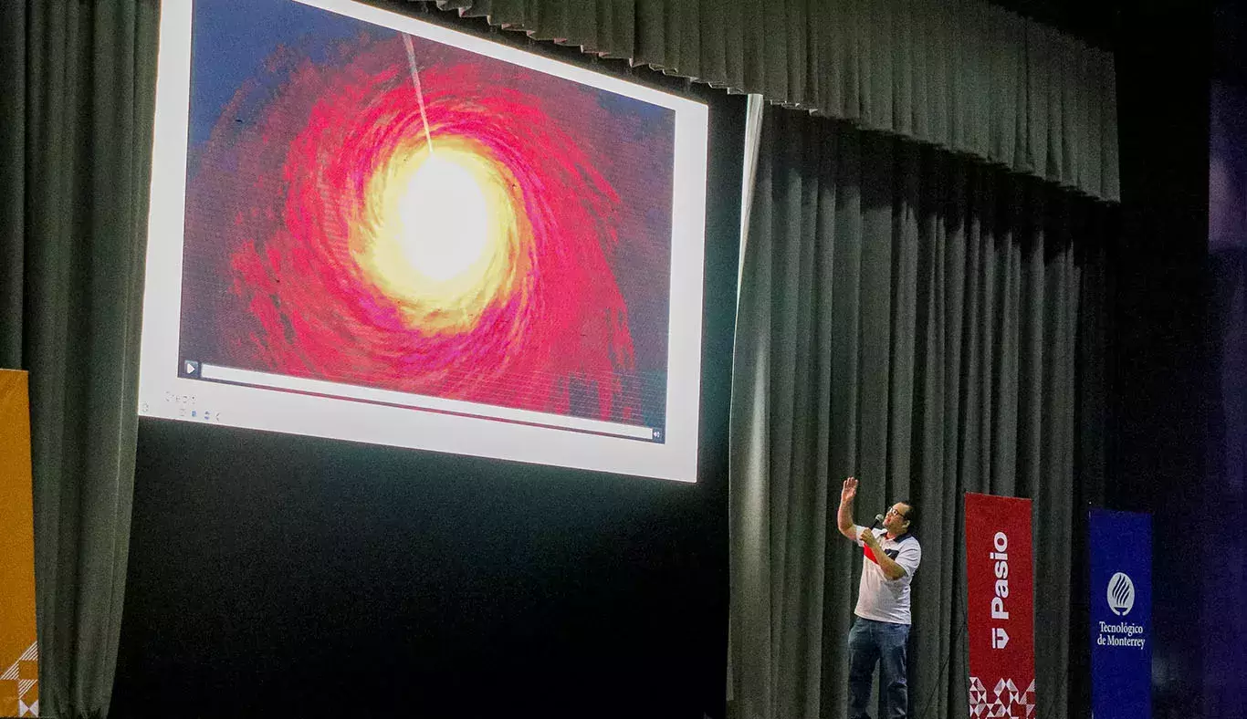 Conferencia astronómica en el Tec de Monterrey campus Laguna