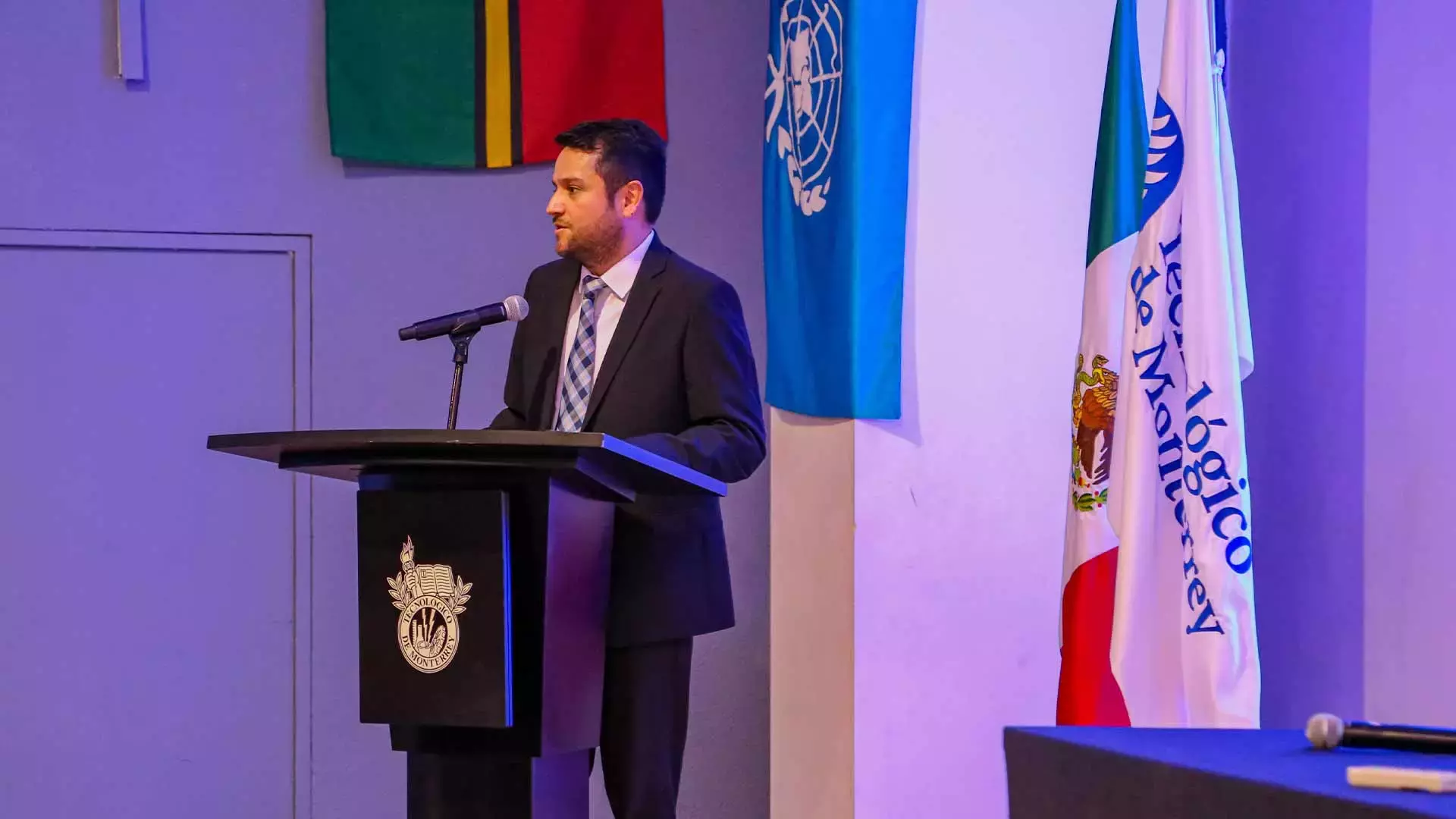 Oscar Flores Cano director de Tec campus Tampico