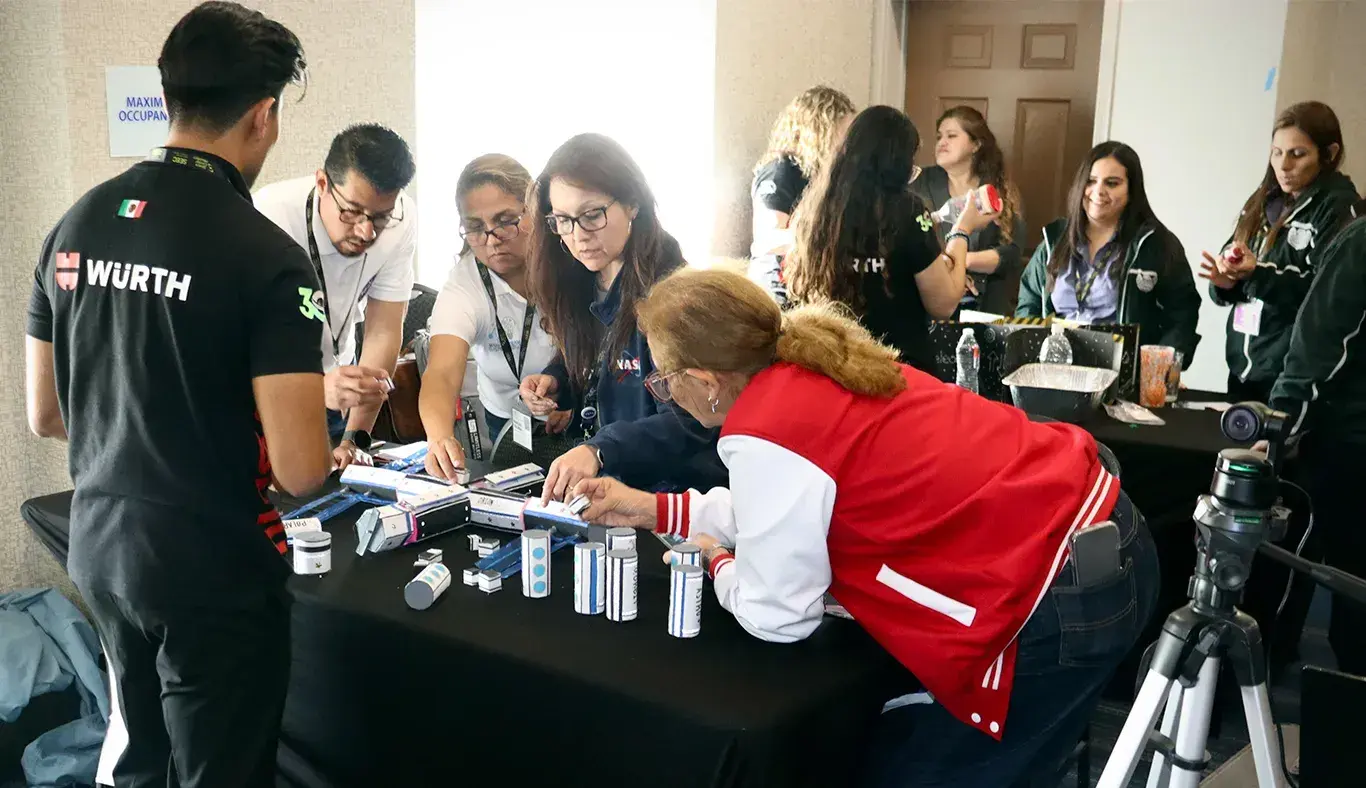 Estudiantes del Tec campus Cuernavaca impartieron un taller en la Space Exploration Educators Conference 2026 de la NASA en Houston, compartiendo competencias STEM y de exploración espacial.