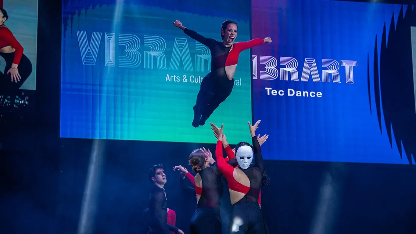 Estudiantes en baile durante concurso Tec Dance