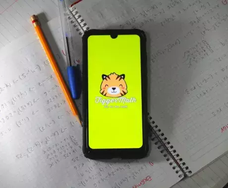 "Tigger Math" ayuda a aprender matemáticas en tu móvil fácilmente. 