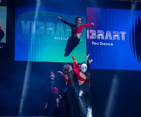Performance de alumnos del Tec en la final Tec Dance de VIBRART 2026