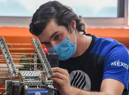 Tec campus Saltillo sobresale en torneo VEX Robotics