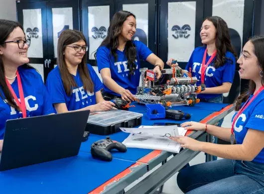 Equipo de Tec Campus Saltillo triunfa en torneo de robótica girl powered