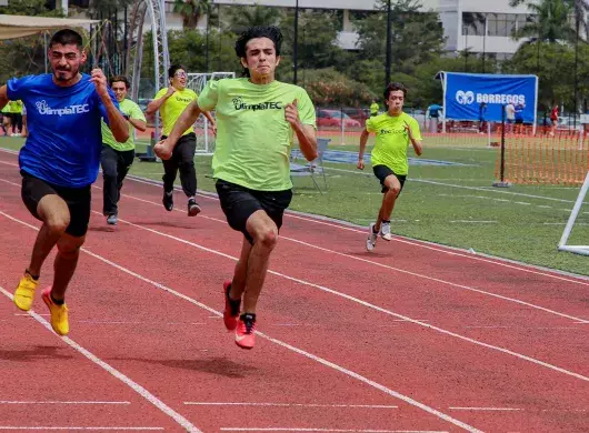 Estudiantes de Tec Tampico en competencia de atletismo