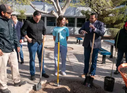 Reforestación: Jovenes juarenses plantan 100 árboles en el Tec