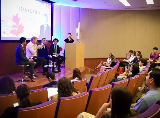 Embajador canadiense conversó con estudiantes de CSF sobre el futuro de la relación México-Canadá.