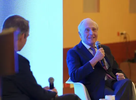 Luis Fernández-Vega culminó su visita por Monterrey en el foro Gigantes de Medicina del Tec.