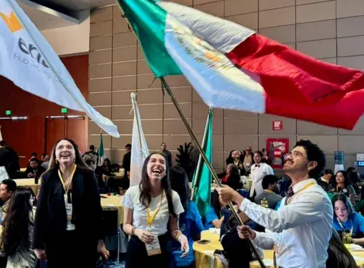 Integrantes del equipo AureoBos del Tec de Monterrey campus Chihuahua celebran su participación y segundo lugar en Enactus 2025