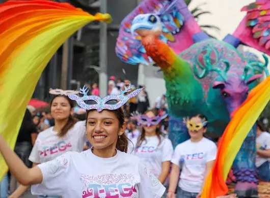 MiCEMtecuhtli, alebrije hecho por estudiantes del Tec campus Estado de México, es presentado en el Desfile y Concurso de Alebrijes Monumentales 2025.