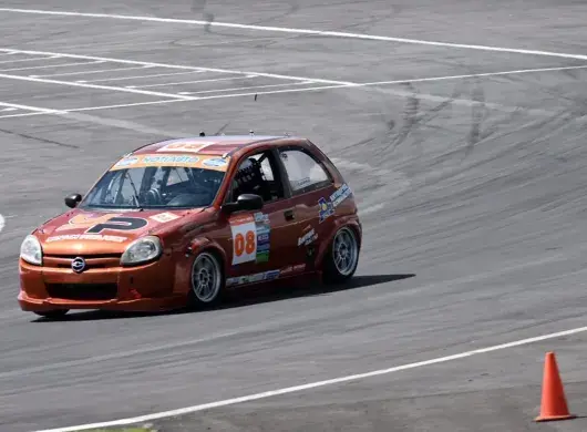 Alejandro Reyes, estudiante de primer semestre de la PrepaTec Cuernavaca, es líder en la categoría Super Turismos Light 2 (STL2) de la México Racing Cup, uno de los campeonatos de automovilismo más destacados del país.