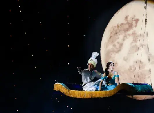 Aladdin y Jazmine en la alfombra mágica