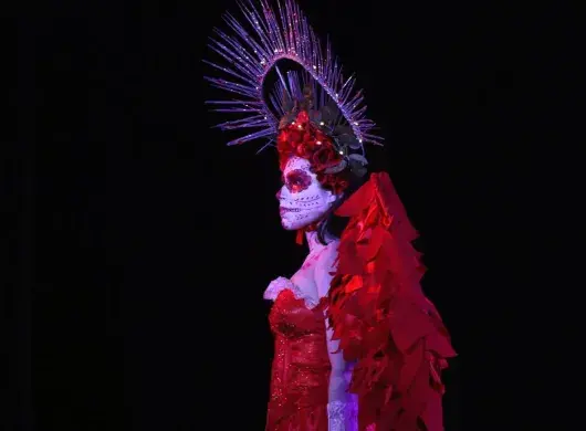 La PrepaTec Cuernavaca celebró la duodécima edición del Festival Omeyocán, inspirado en el Virreinato, con muestras gastronómicas, ofrendas, arte y música que unieron tradición, historia e innovación.