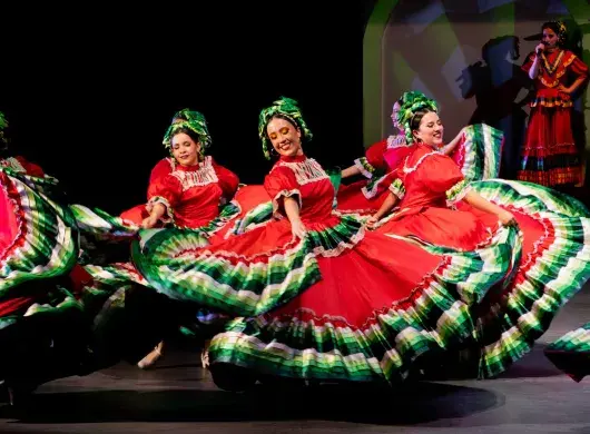 Raíces, Tec de Monterrey.