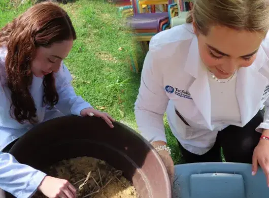 Estudiantes del Tec Ciudad de México preparan la composta como parte de Compostec.