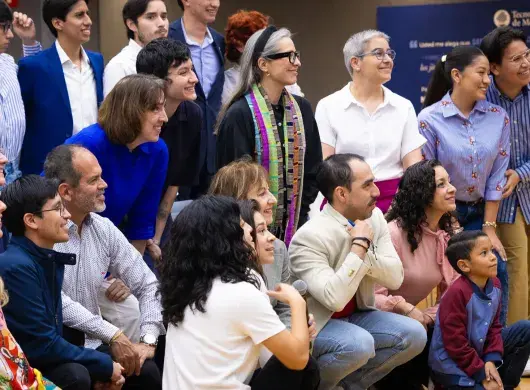 Los asistentes en fotografía grupal para conmemorar la reunión