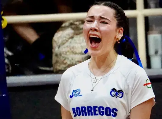 Jugadora de voleibol celebra un punto durante el Intercampus 2026 en el Tec de Monterrey campus Chihuahua.