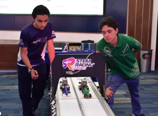 Hiveline Racing, escudería de PrepaTec Querétaro, clasificó a la final nacional de STEM Racing México en su debut, tras lograr uno de los mejores tiempos de la competencia regional.