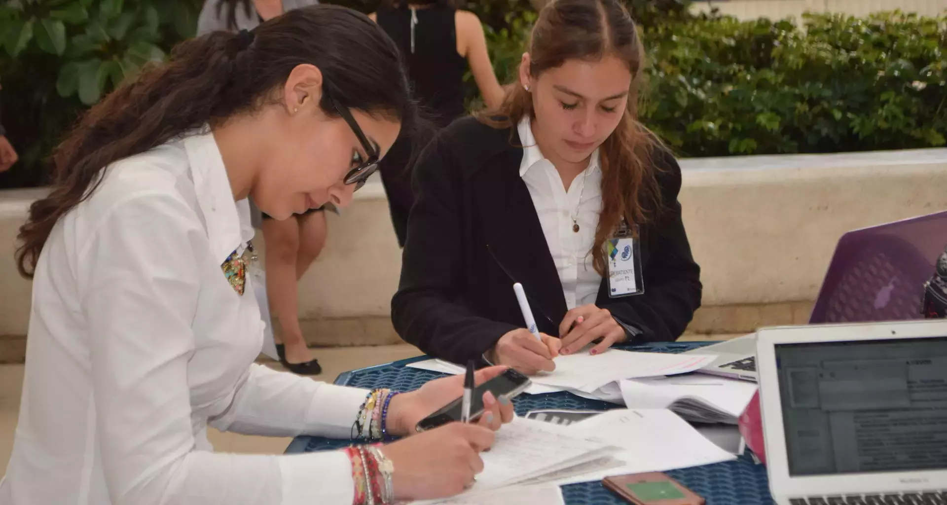 Alumnas preparándose para su siguiente debate. Bigdebate 2018. 