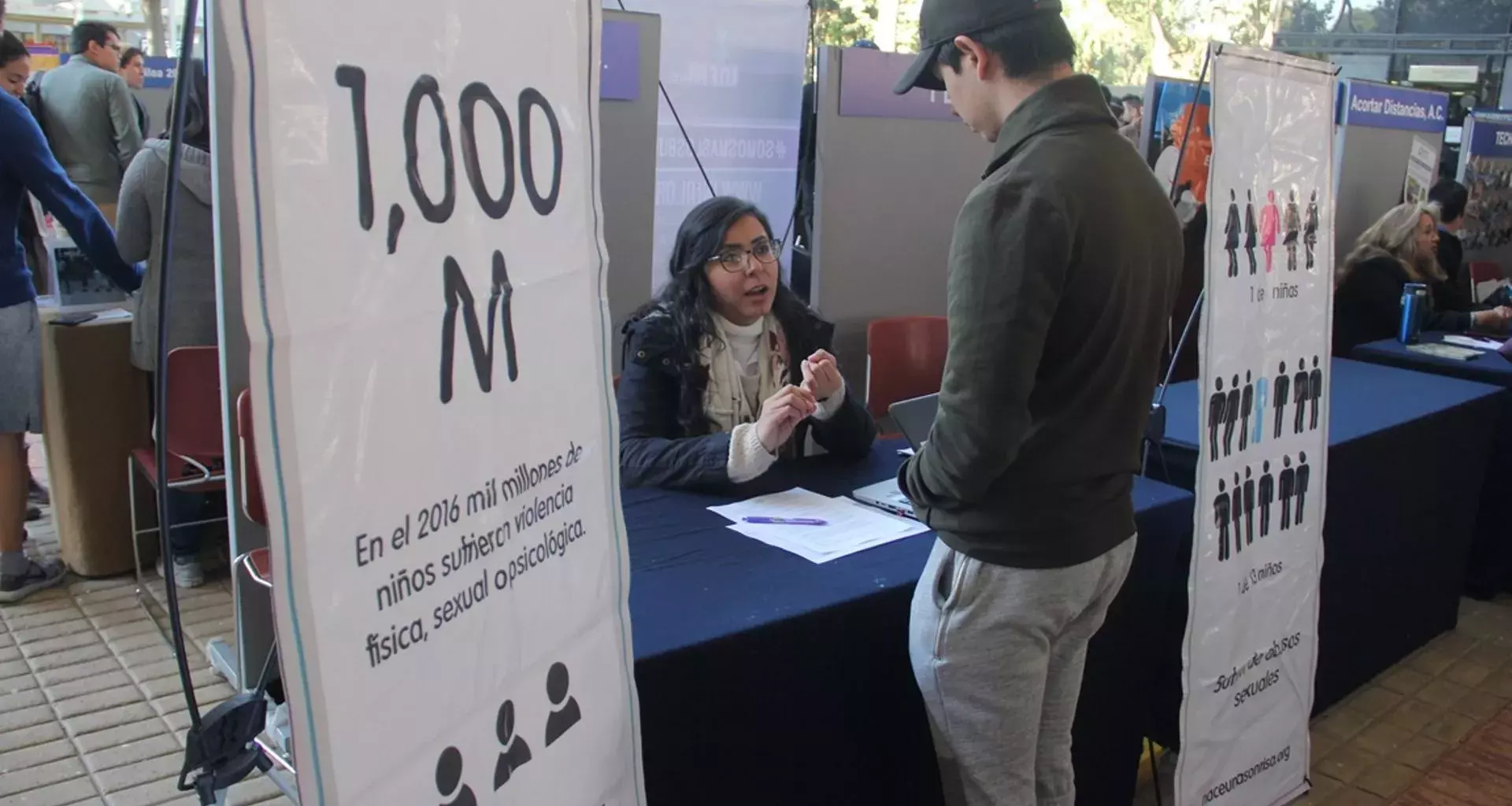 Alrededor de 50 Asociaciones Civiles participaron en la Feria de Servicio Social.