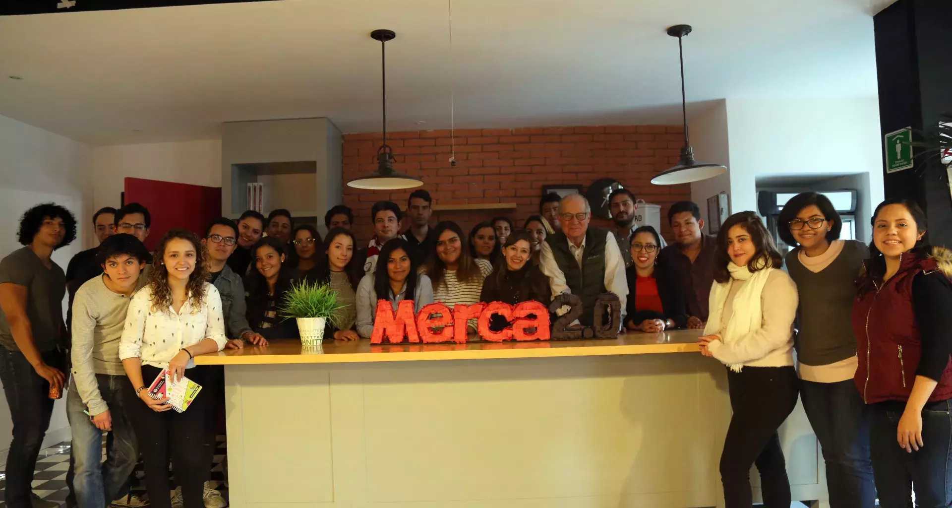 alumnos en su visita a Merca 2.0