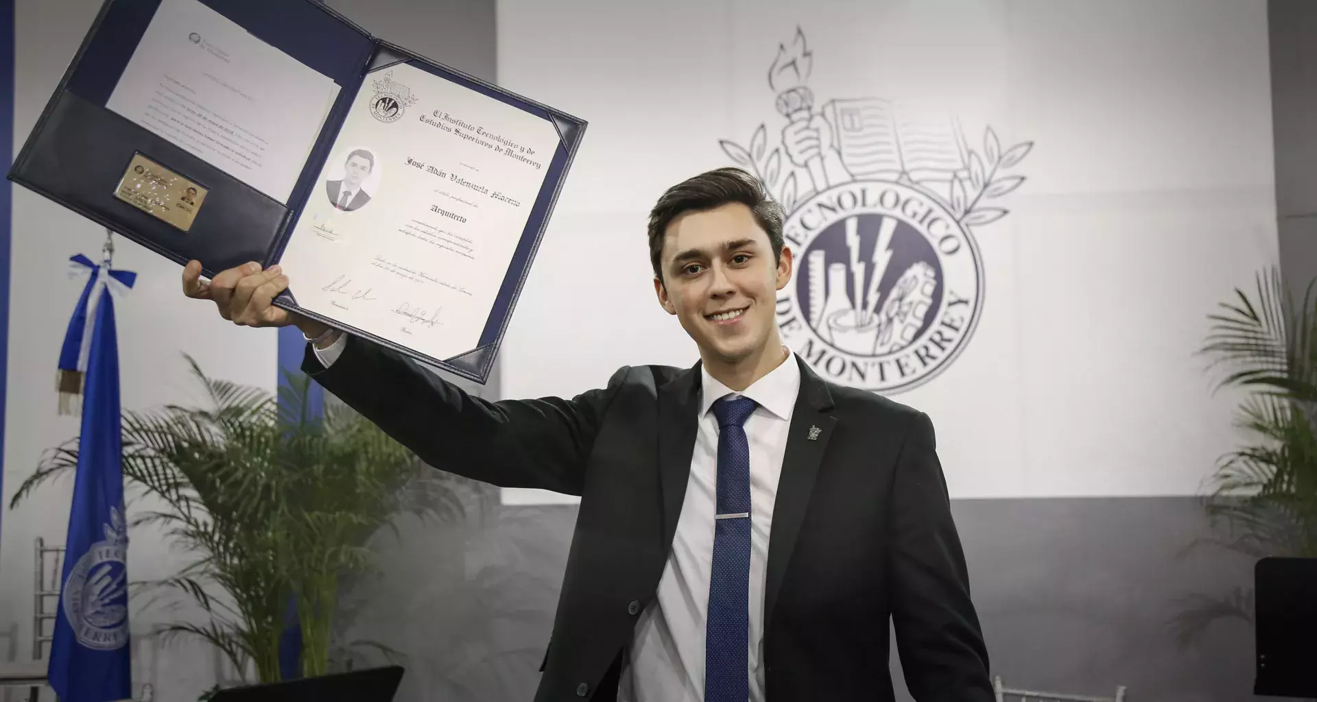 José Adán ganador de premio nacional ceneval de arquiectura