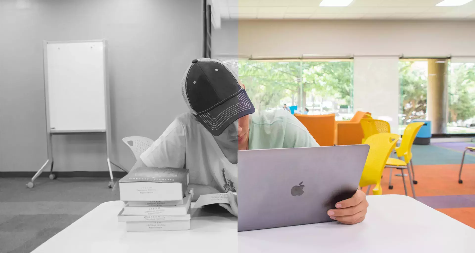 Joven observando un libro y una computadora