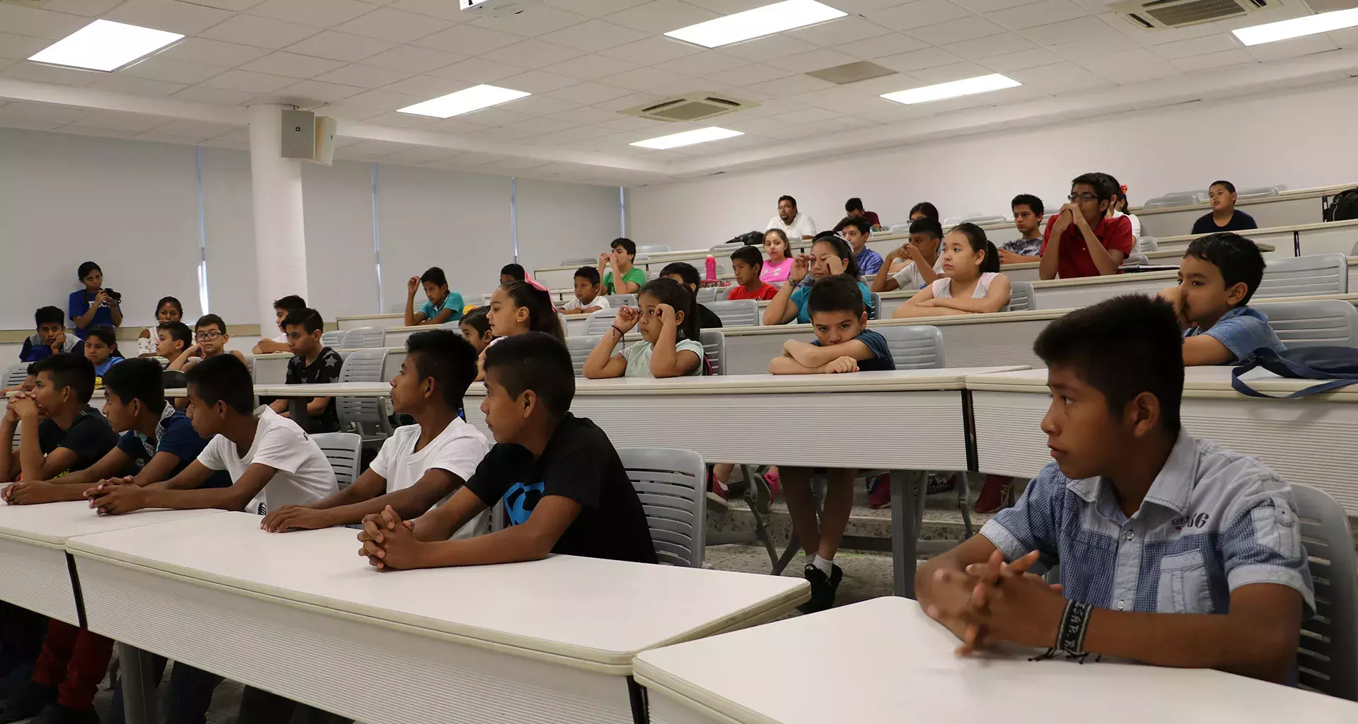 Niños triquis en campamento de verano en el Tec