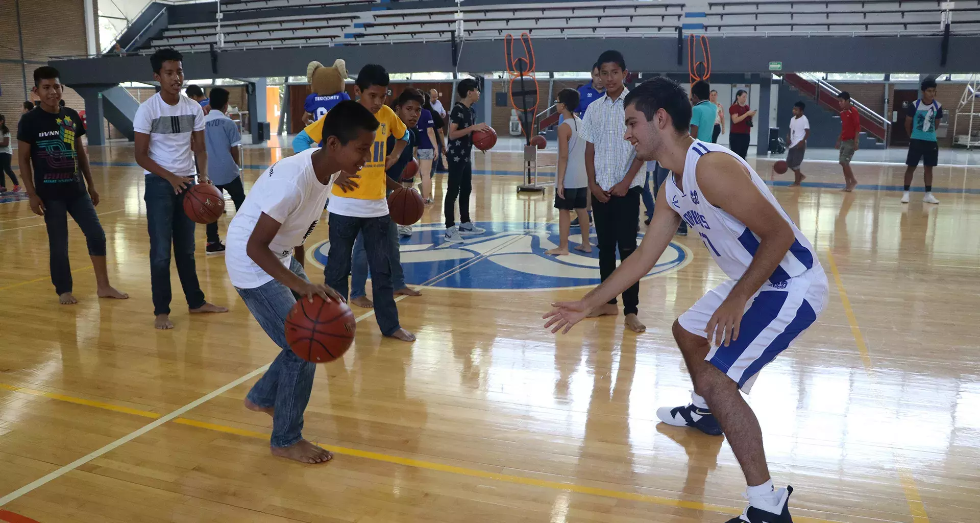 Niños triquis y Borregos de basquet