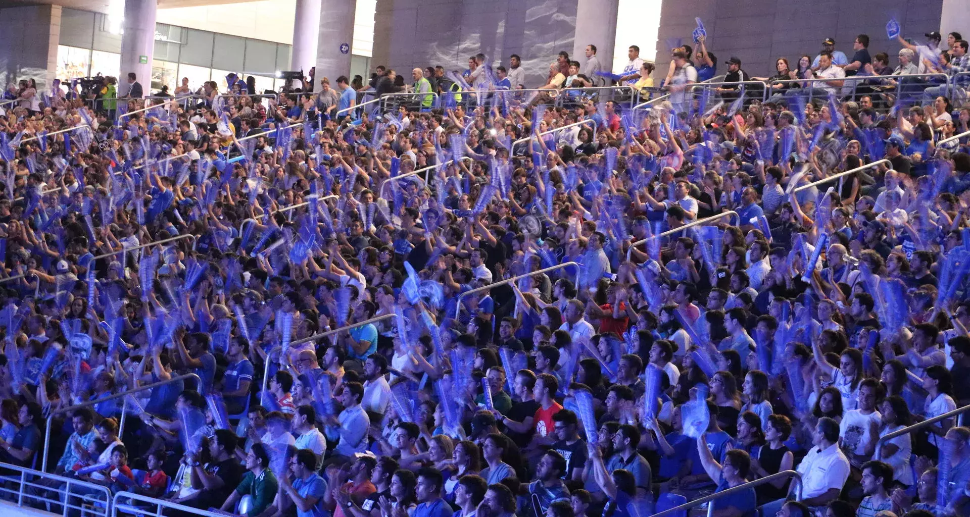 Viven con emoción la apertura del nuevo Estadio Borregos