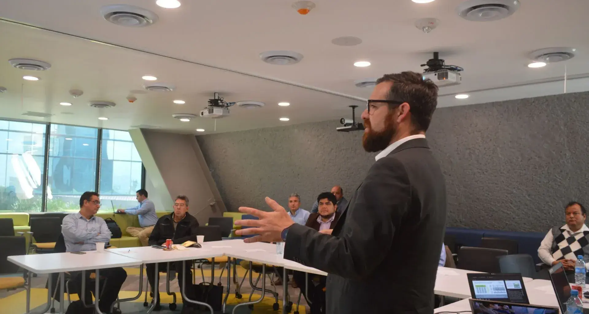 Directivos de Siemens Industry Software en la Escuela de Ingeniería y Ciencias