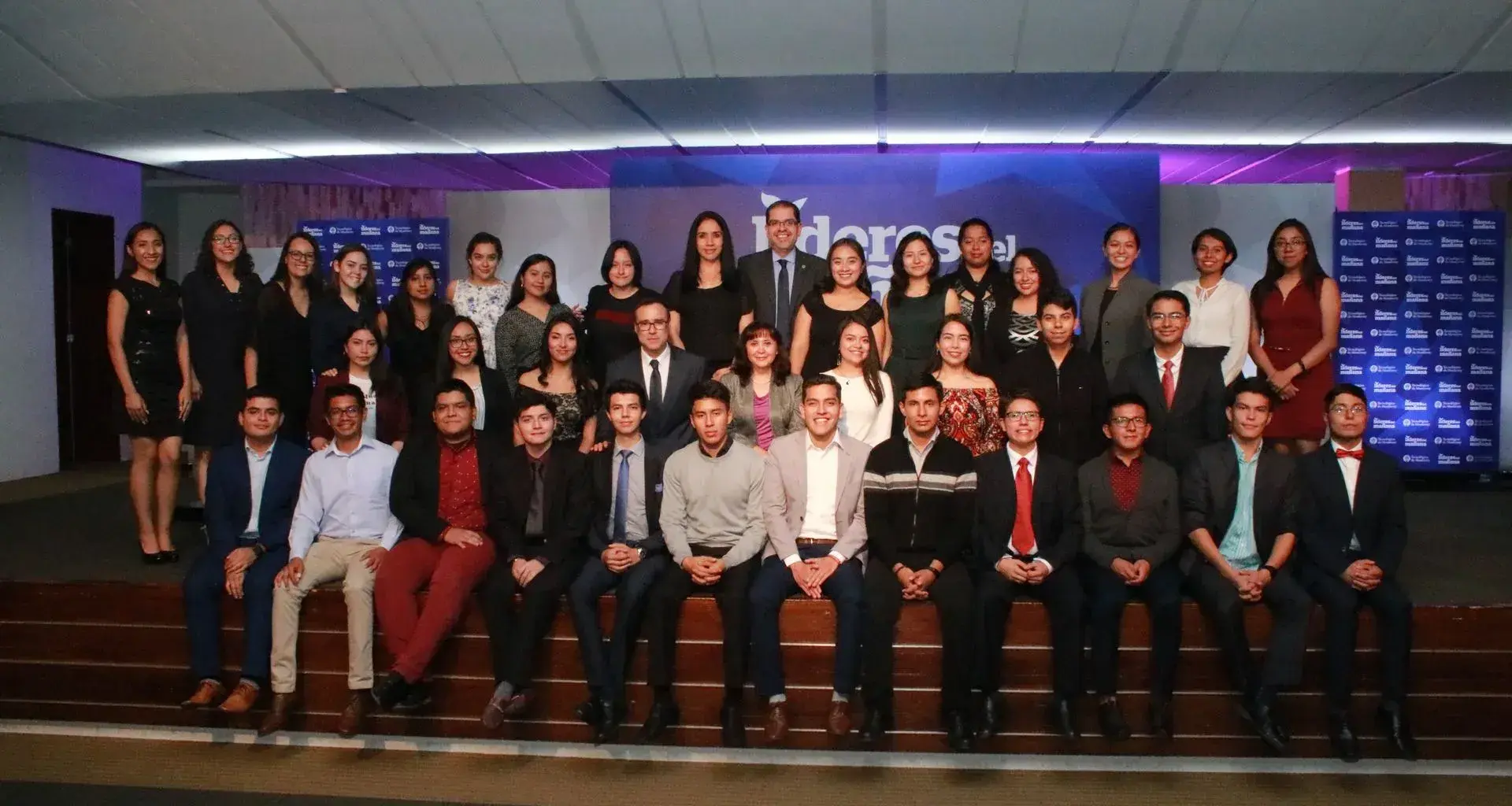 Beca Líderes del Mañana Foto Grupal Region Ciudad de México