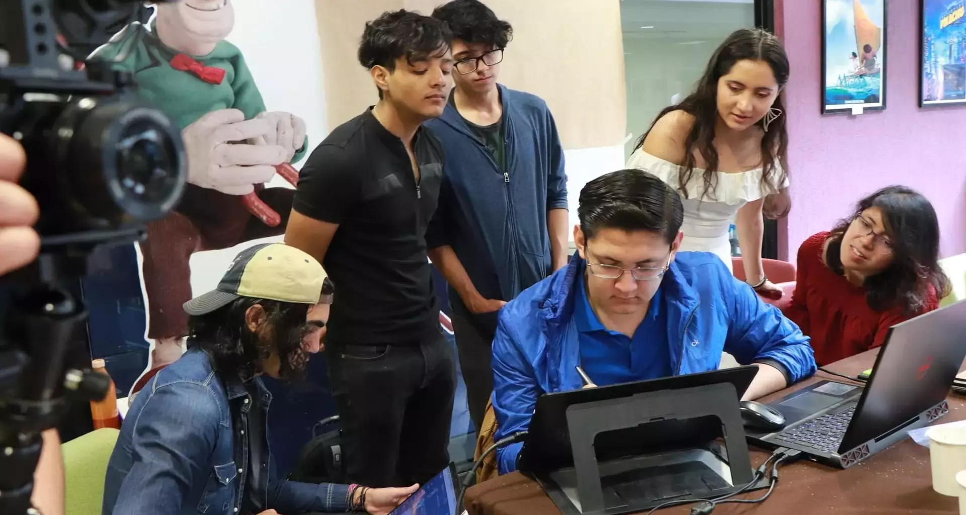 Alumnos de Arte Digital realizan secuencia para Mike Owens creador de Monkey & Car de Amazon Video