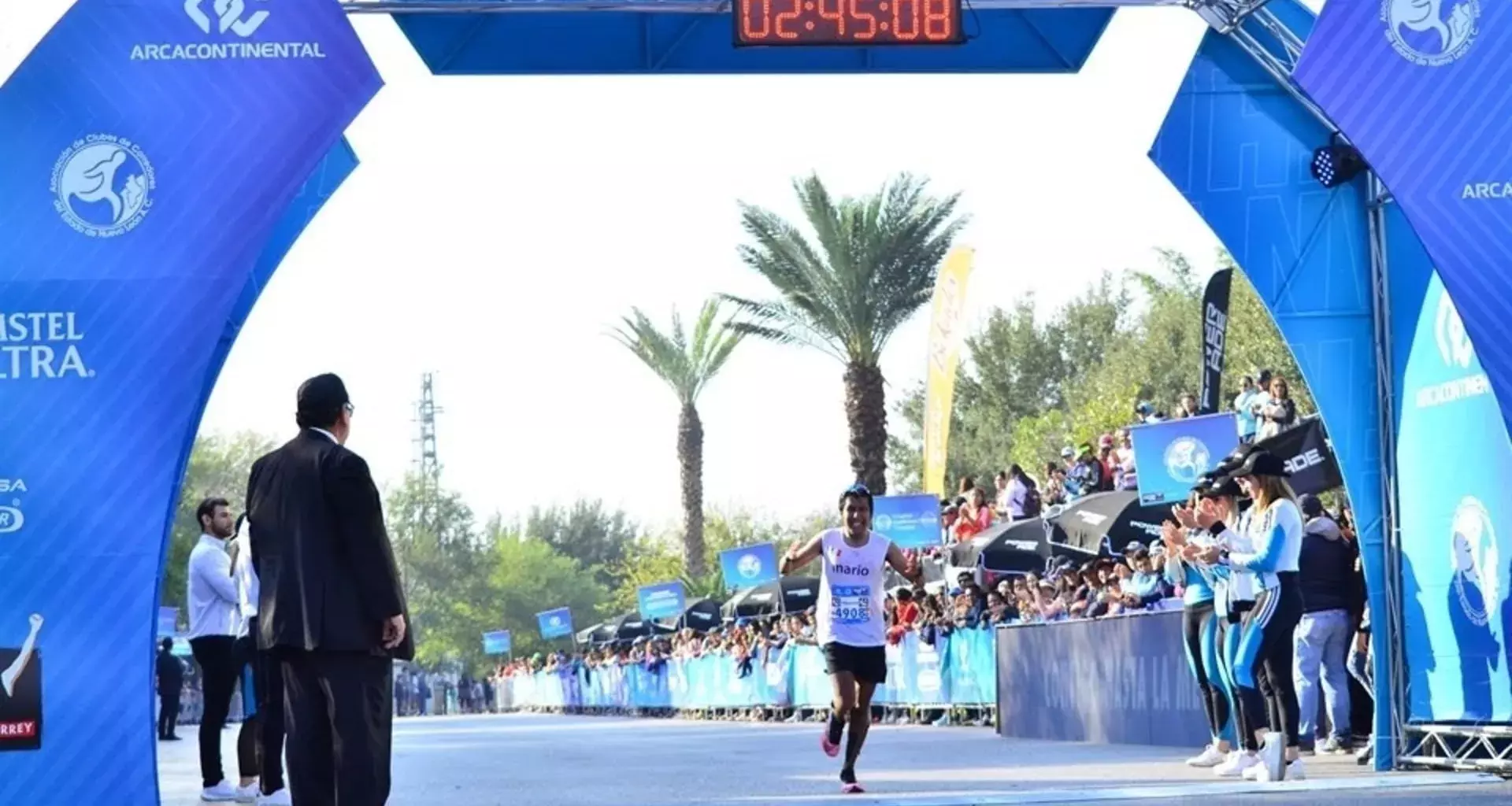 Mario Martínez tuvo una destacada participación al ganar la Categoría Juvenil Universitaria del Maratón de Monterrey 2019