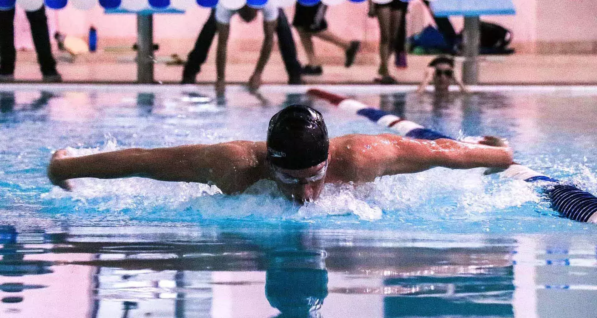 Van estudiantes del Tec de Monterrey por nacional de natación