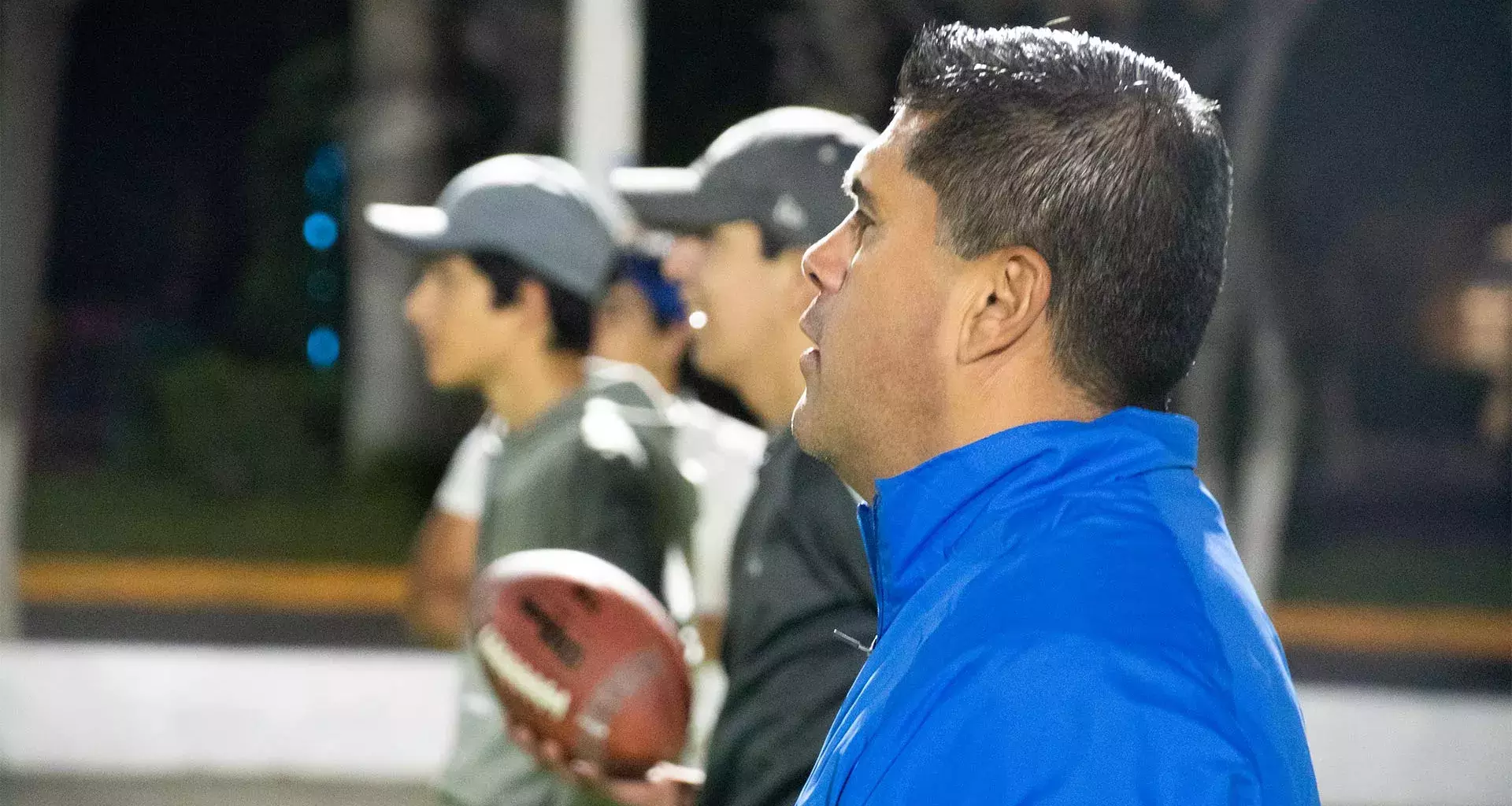 Coach Jesús del Río en entrenamiento de borregos.