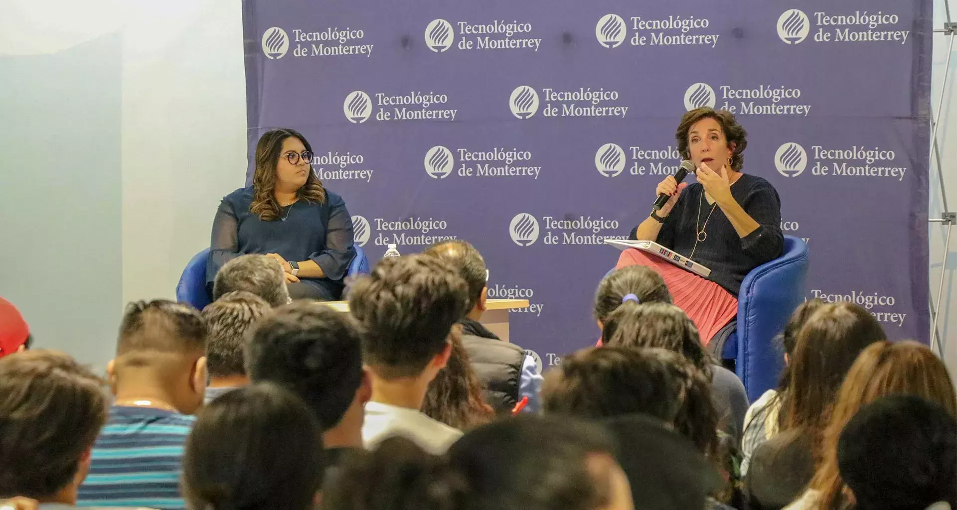 Roberta S. Jacobson en su conferencia magistral en el Tec Campus San Luis 