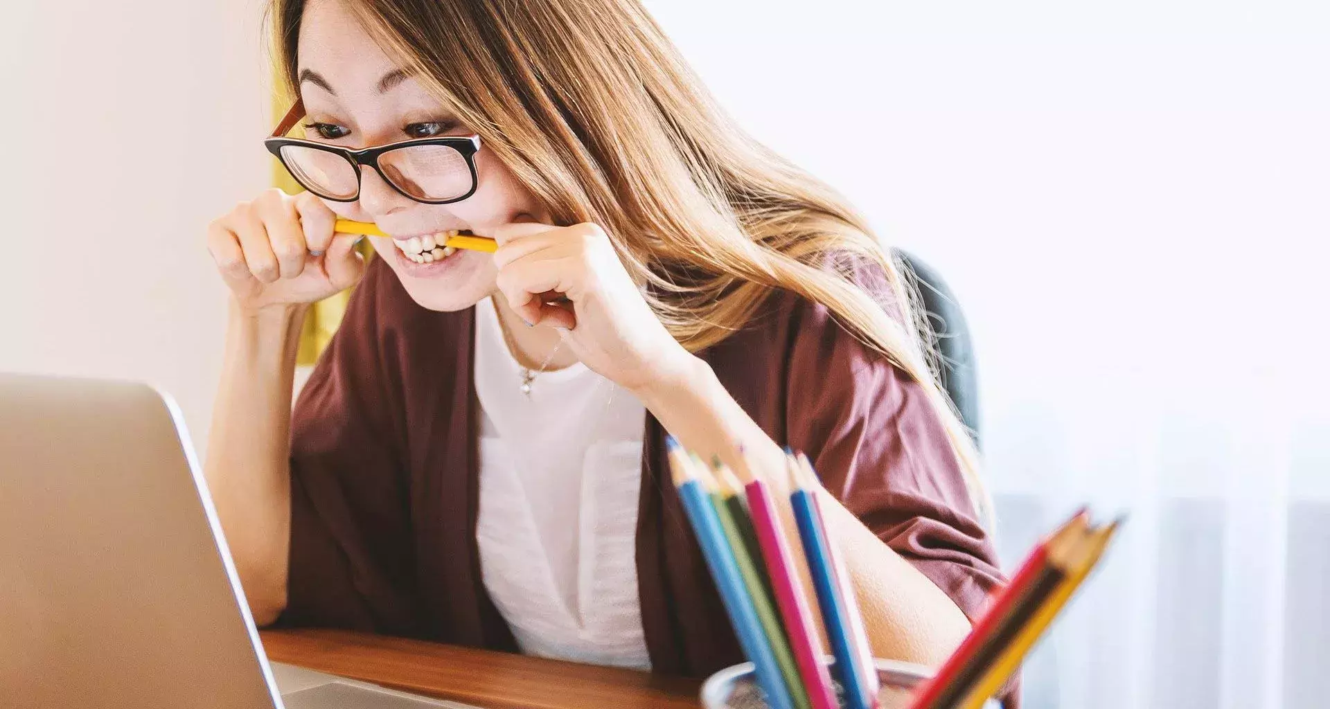 mujer estudiando