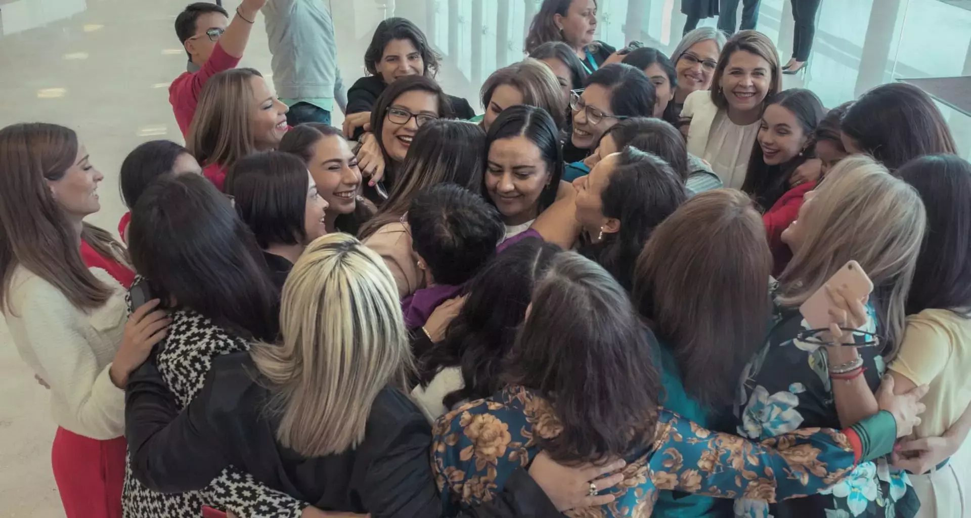 Tec genera proyecto editorial inspirado en biografías de “Mujeres que brillan trascienden y transforman”