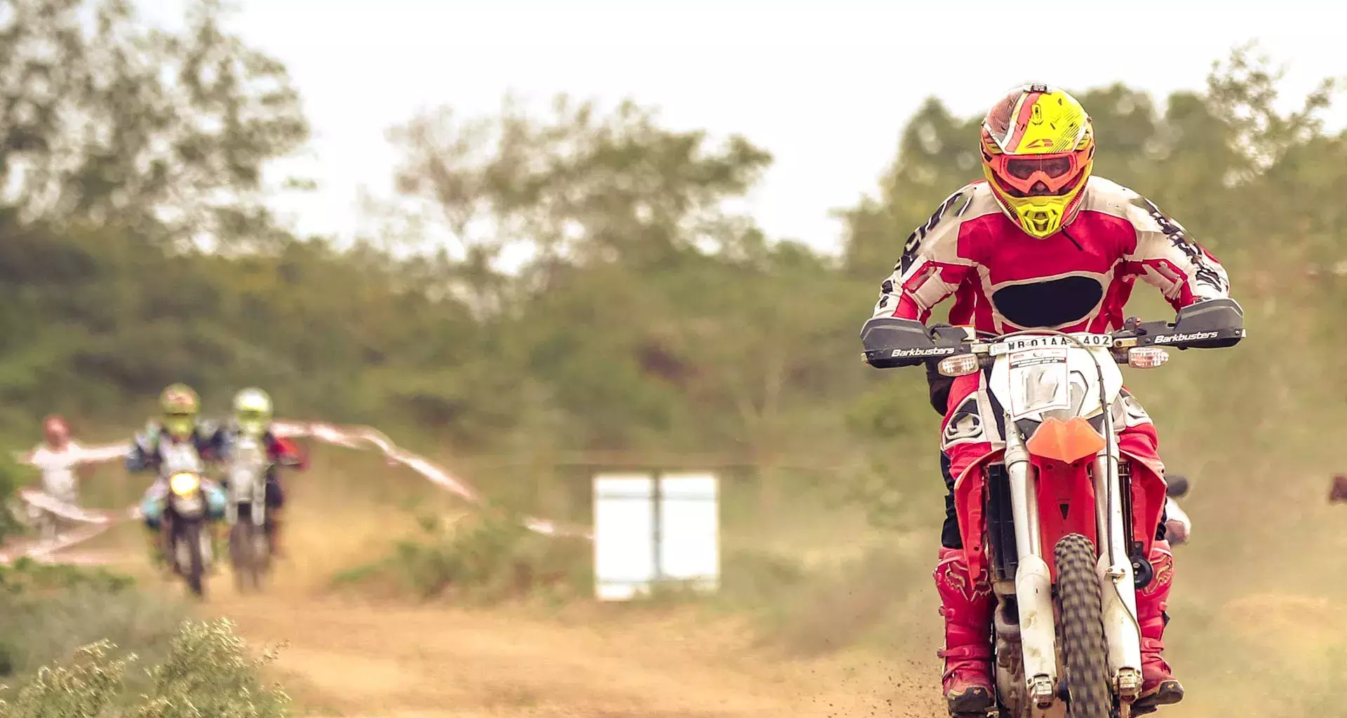 Moto en rally de enduro