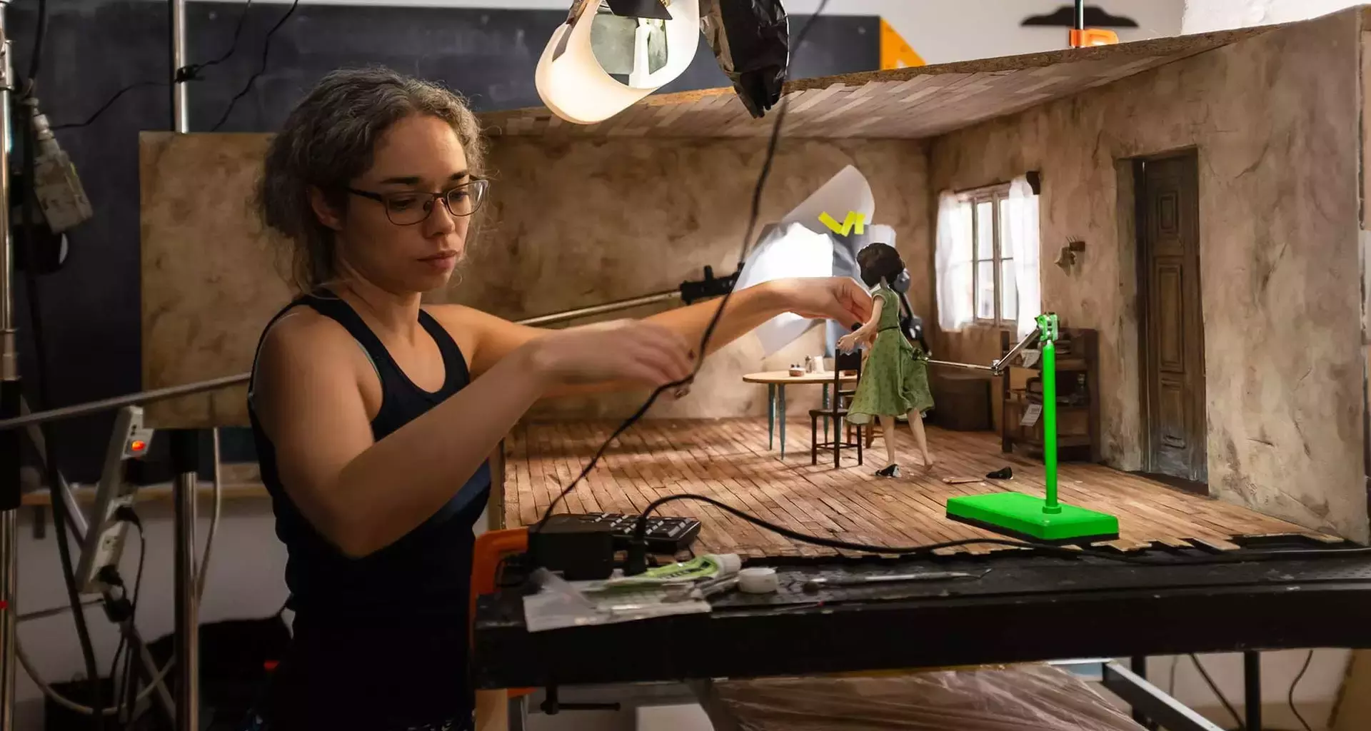 Profesora del Tec Guadalajara fue directora de arte en video musical animado de Glorybots.