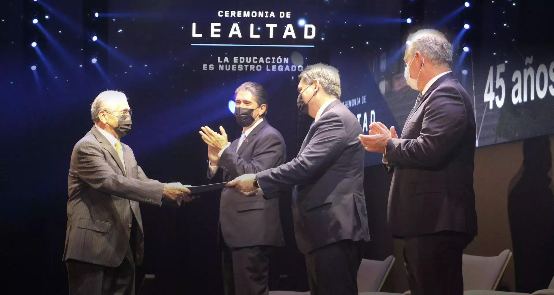 Reconocen su lealtad al campus Monterrey