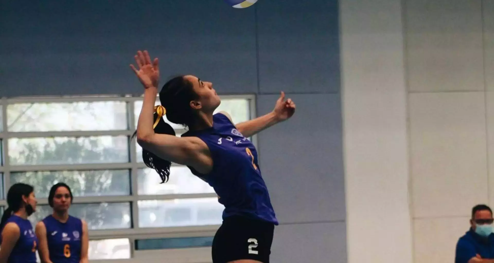 Andrea Ponce en juegos nacionales de voleibol