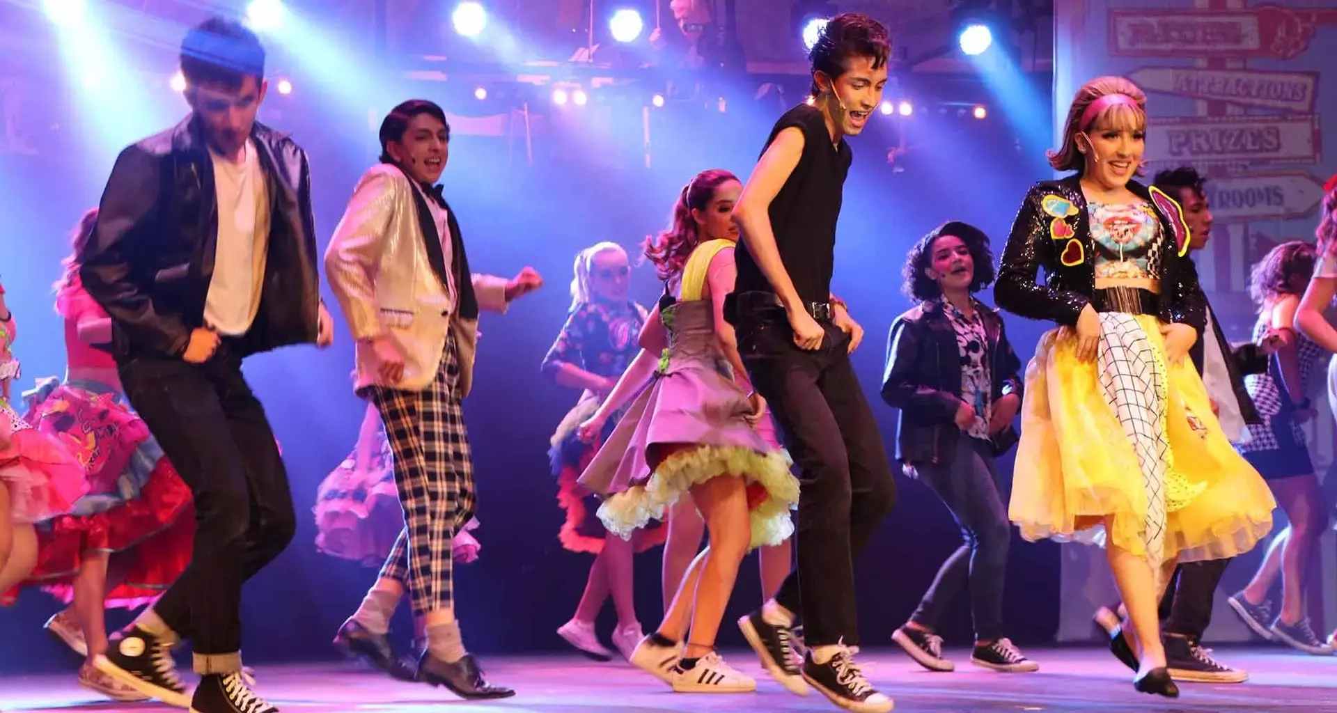 PrepaTec Santa Anita presentó el espectáculo musical Grease en el teatro Galerías.