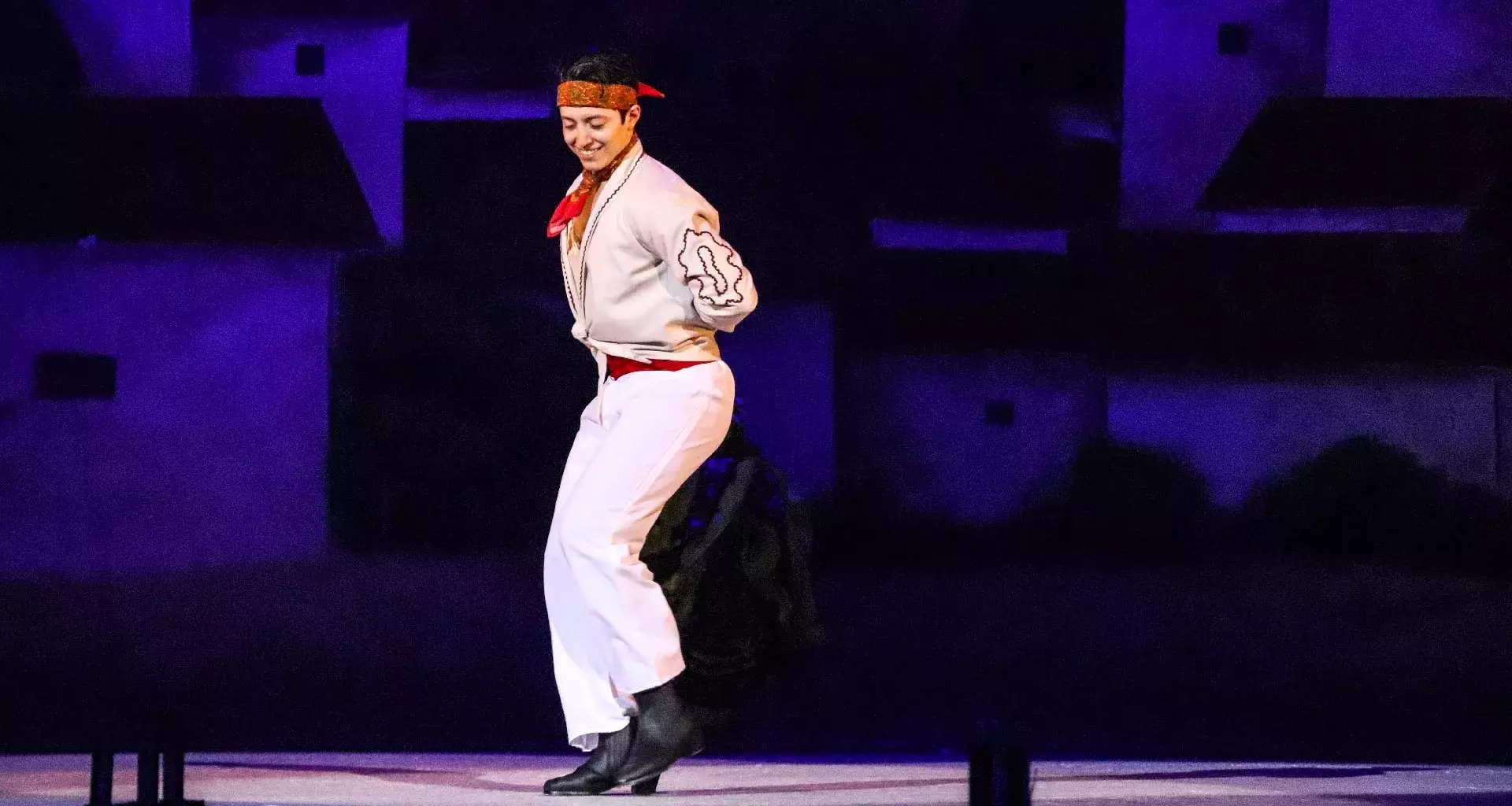 De niño introvertido a bailarín destacado en danza folclórica del Tec