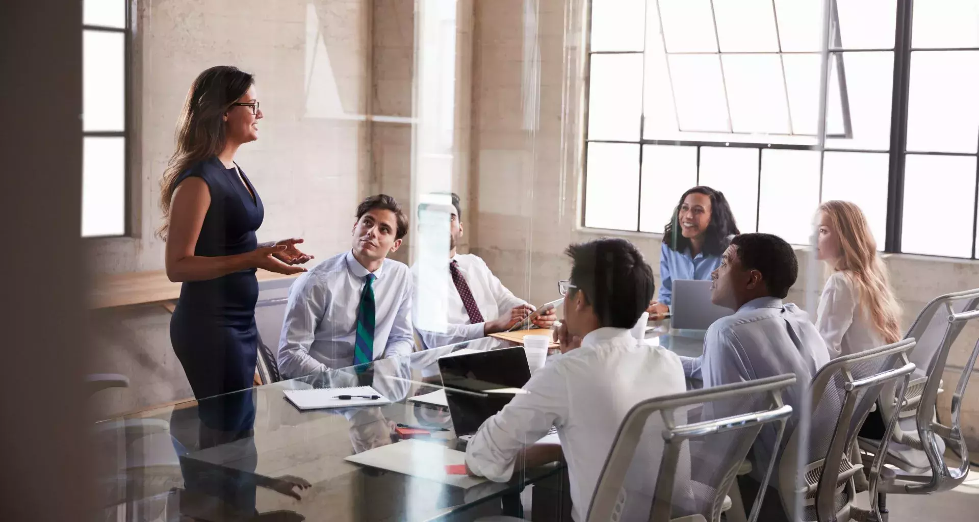 EGADE crea programa para impulsar a mujeres en puestos de dirección.