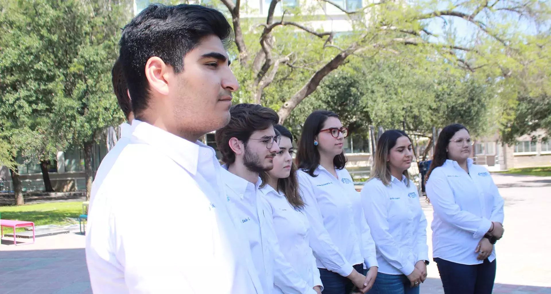 Realizan FETEC Monterrey guardia de honor a Don Eugenio Garza Sada