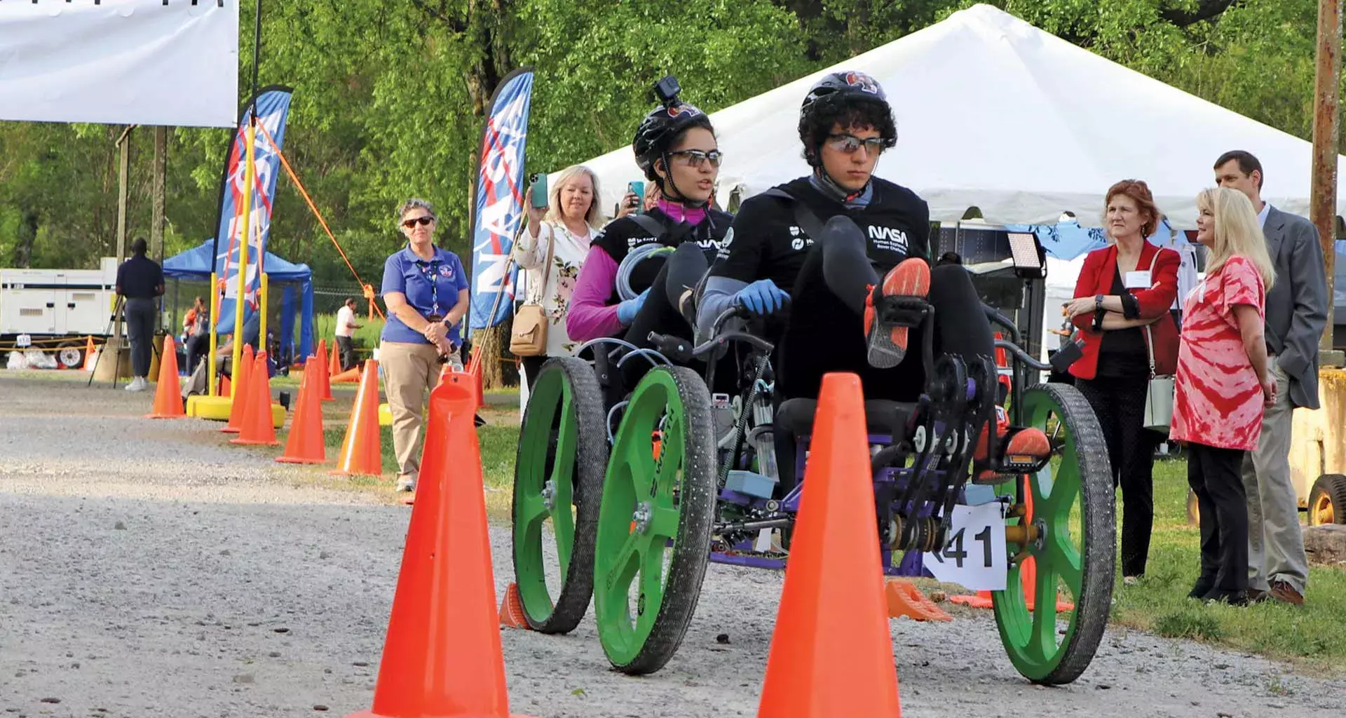 IKTAN Roving, equipo integrado por estudiantes de profesional del Tec de Monterrey campus Cuernavaca, ganó los premios "Ingenuity Award" y “Crash and Burn Award” en el NASA Human Exploration Rover Challenge 2023.