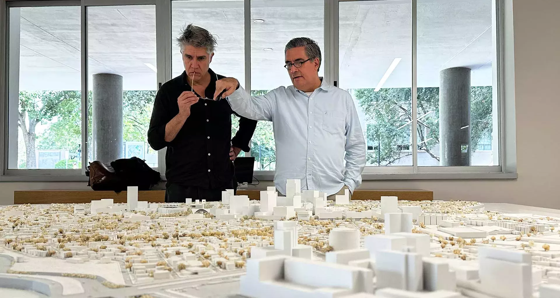 Arquitecto Alejandro Aravena en su visita al Tec de Monterrey, campus Monterrey