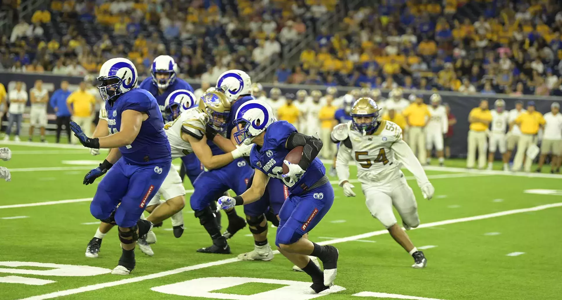 Borregos open season at Houston Texas stadium